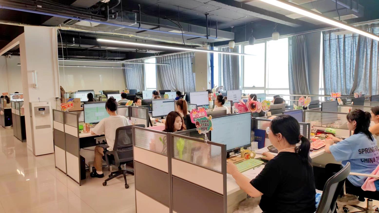 Zhengzhou Lingwei Network Technology Co., Ltd. Gaming Chairs