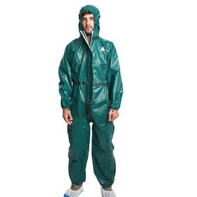 C900 disposable coverall offering protection against saturation of liquid chemicals