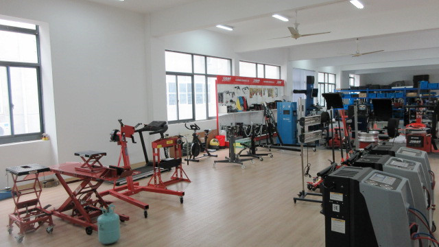 Shanghai Dingsheng Automotive Equipment Co., Ltd. Tire Changer