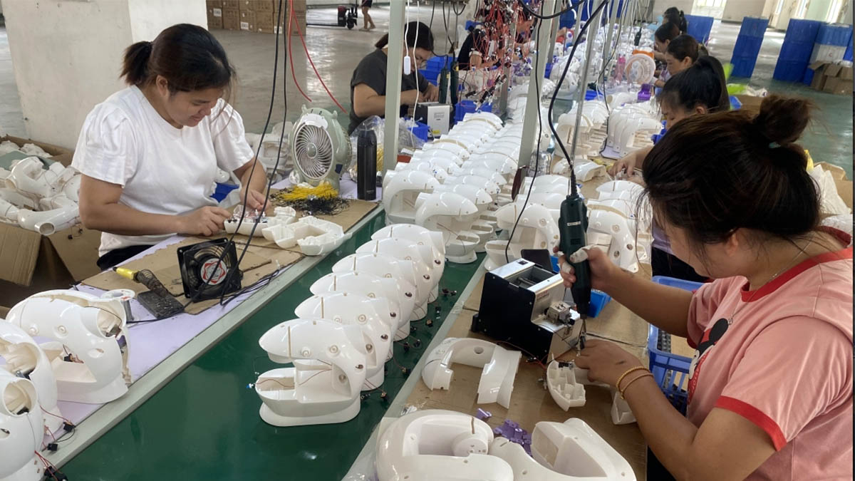 Yangjiang Raybond Sewing Equipment Manufacturing Co., Ltd. Mini Sewing Machine