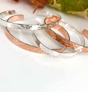 High Quality Pure Copper Bracelets for Men and Women Available in Different Styles with Customize Logo and Packing