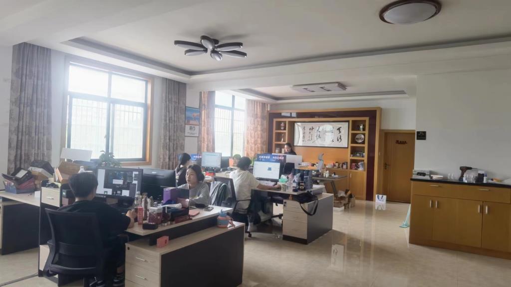 Yiwu Jiaoyun Import & Export Co., Ltd. Body Lotion