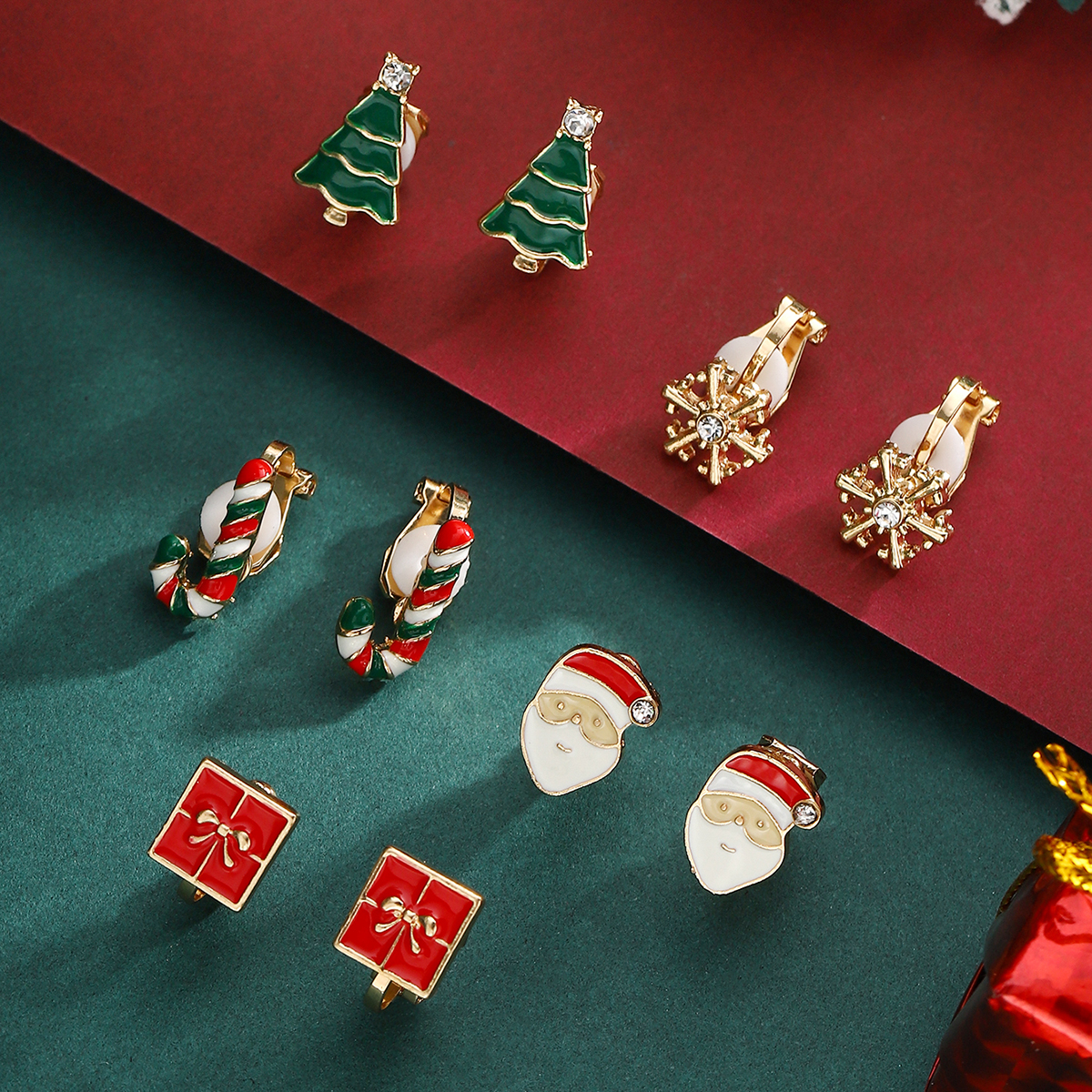 Yiwu Hushan E-Commerce Co., Ltd. 5-pic/set cartoon cute creative Christmas ear clip set no need for ear holes alloy material snowflake shaped ear clip SD62505