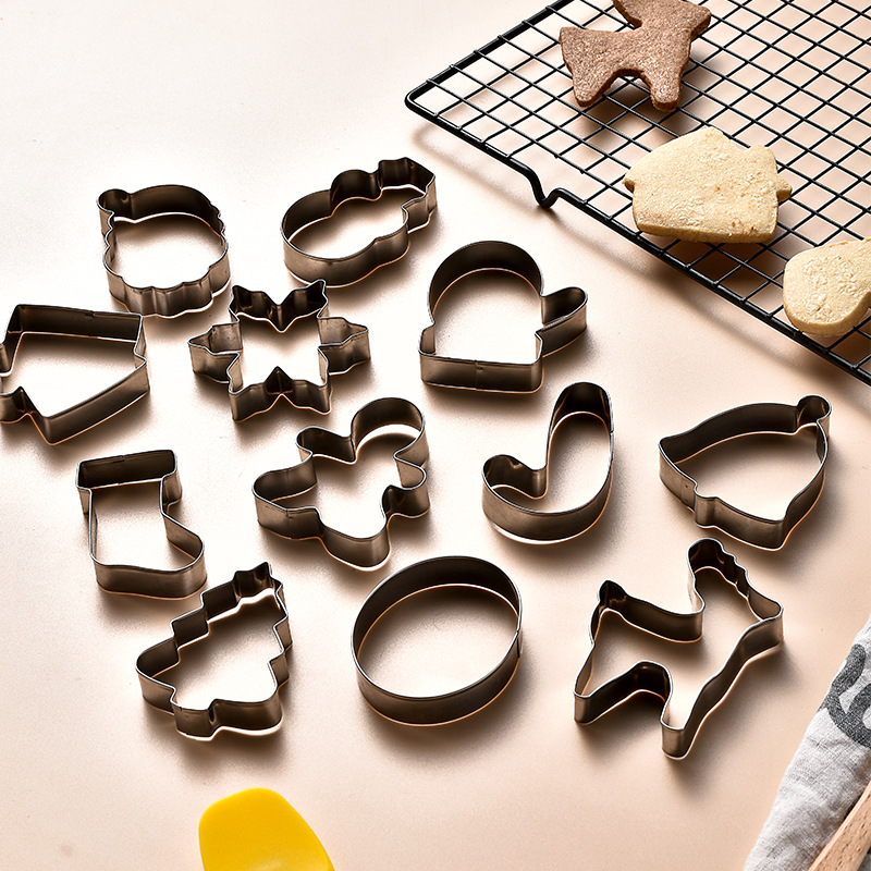 Wholesale 12 PCS Christmas Shape Stainless Steel Cookie Cutters for Biscuits & Decorations Boxed Packed