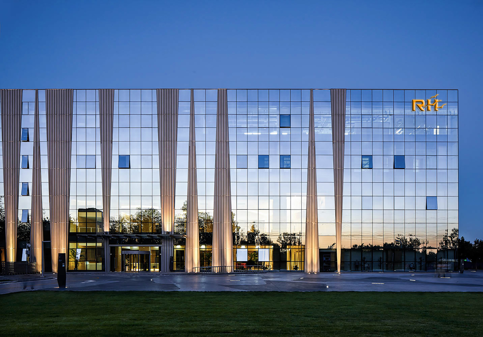 Henan Raohai Industrial Development Co., Ltd. eyeliner
