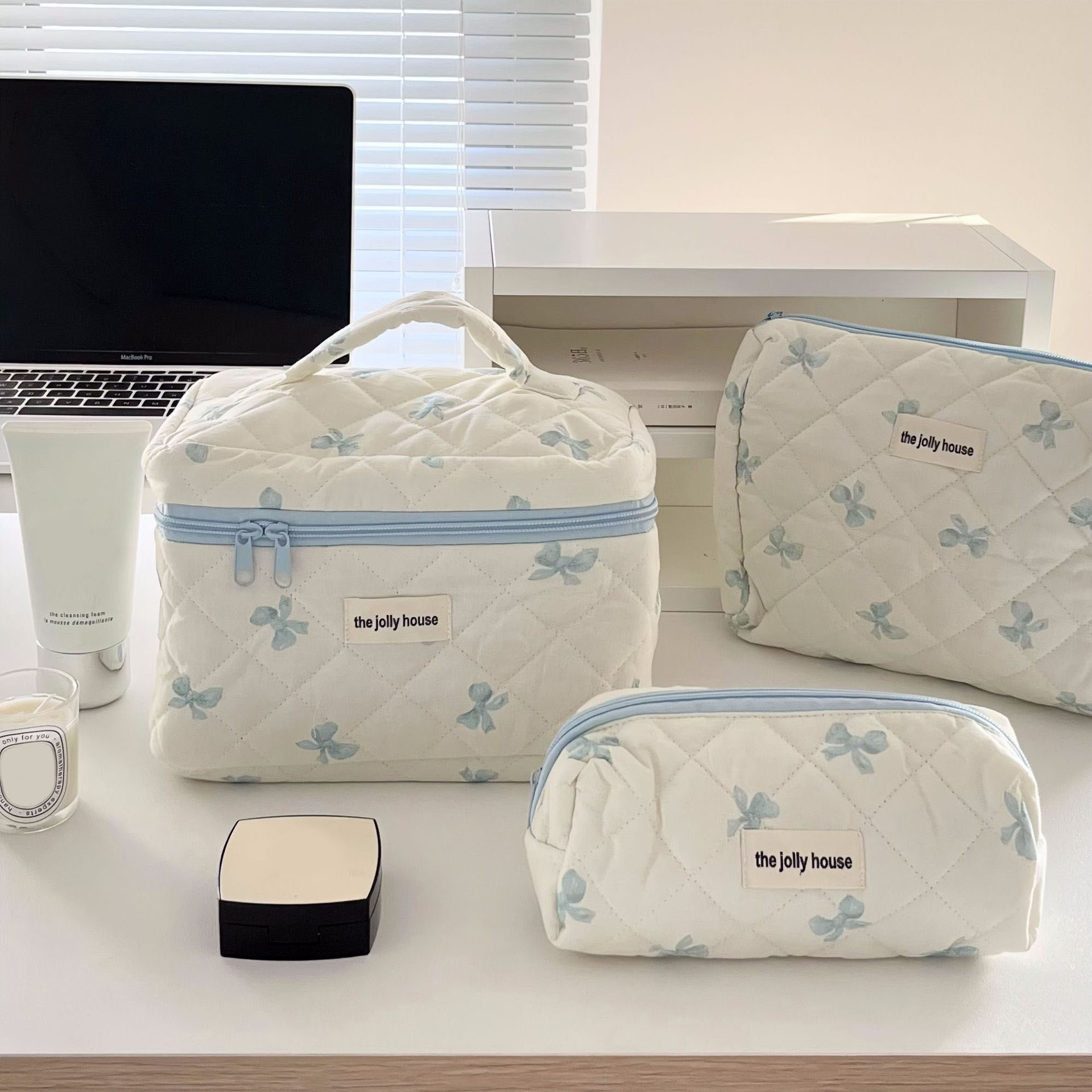 Jinhua Yirui Luggage Co., Ltd. New fashion cute bow cotton quilted makeup bag portable women's small zipper floral makeup bag Makeup storage bag