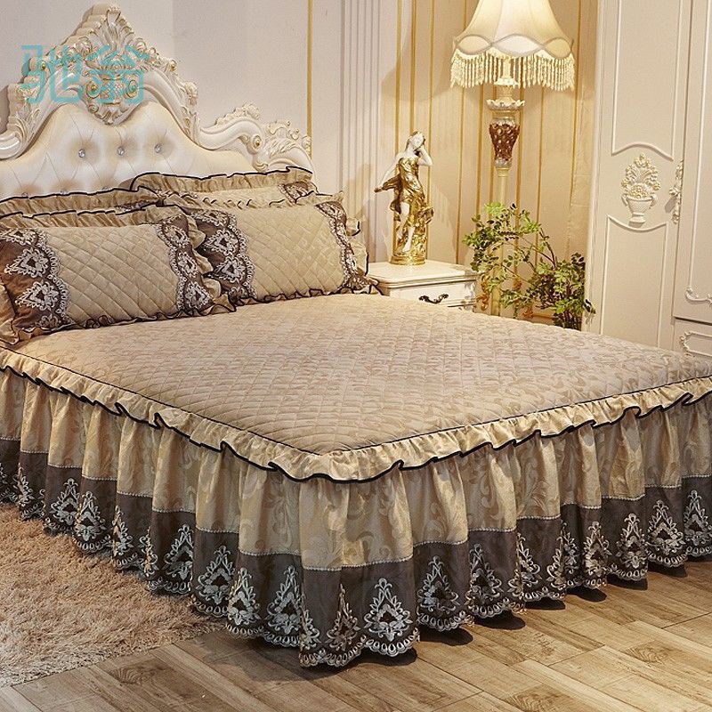 Henan Tongxinxu Textile Co., Ltd. High Quality European Style Luxury Cotton Silky Bedspread Queen Bed Skirt Bed Sheets Set with pleats Skirt Bedspread bed cover