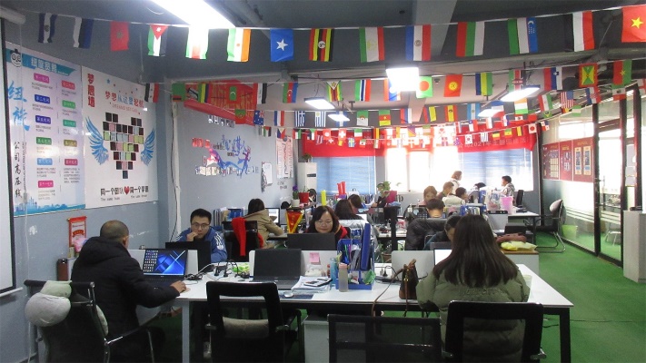 Xiongxian Hong Sheng Tai Paper and Plastic Packaging Crafts Factory factory image 1