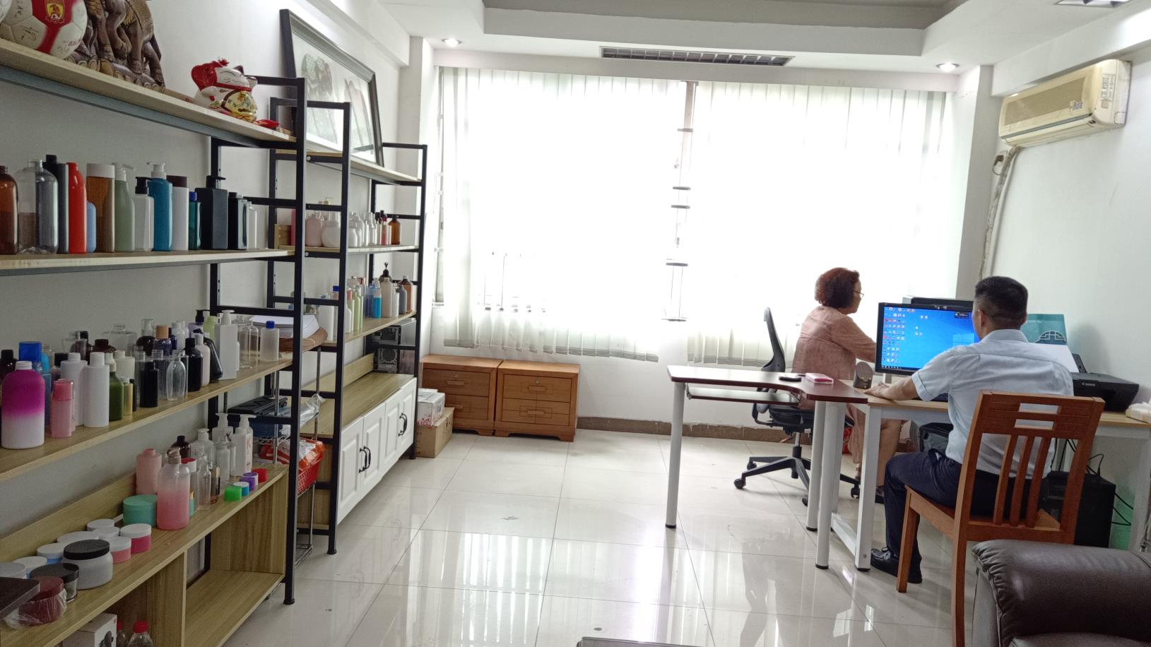 Guangzhou Type New Material Limited Plastic Screw Cap