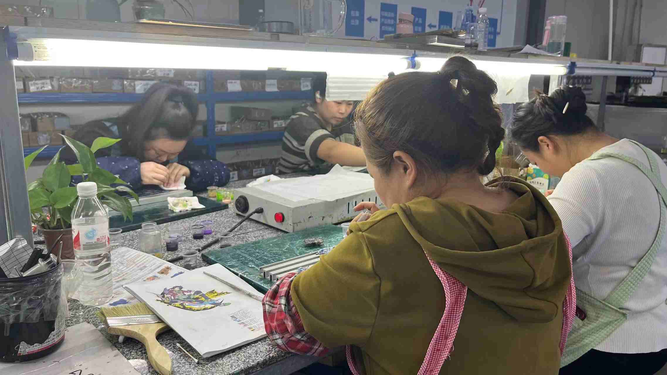 Laifeng Yijia Metal Crafts Co., Ltd. factory image 1
