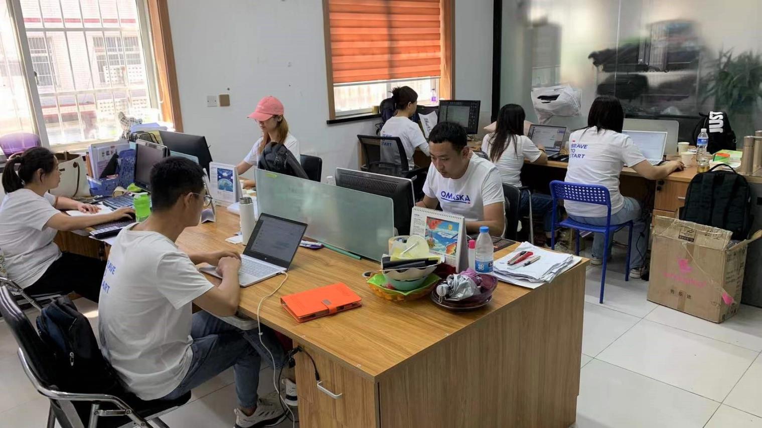 Baoding Baigou Tianshangxing Bag Leather Goods Co., Ltd. factory image 4