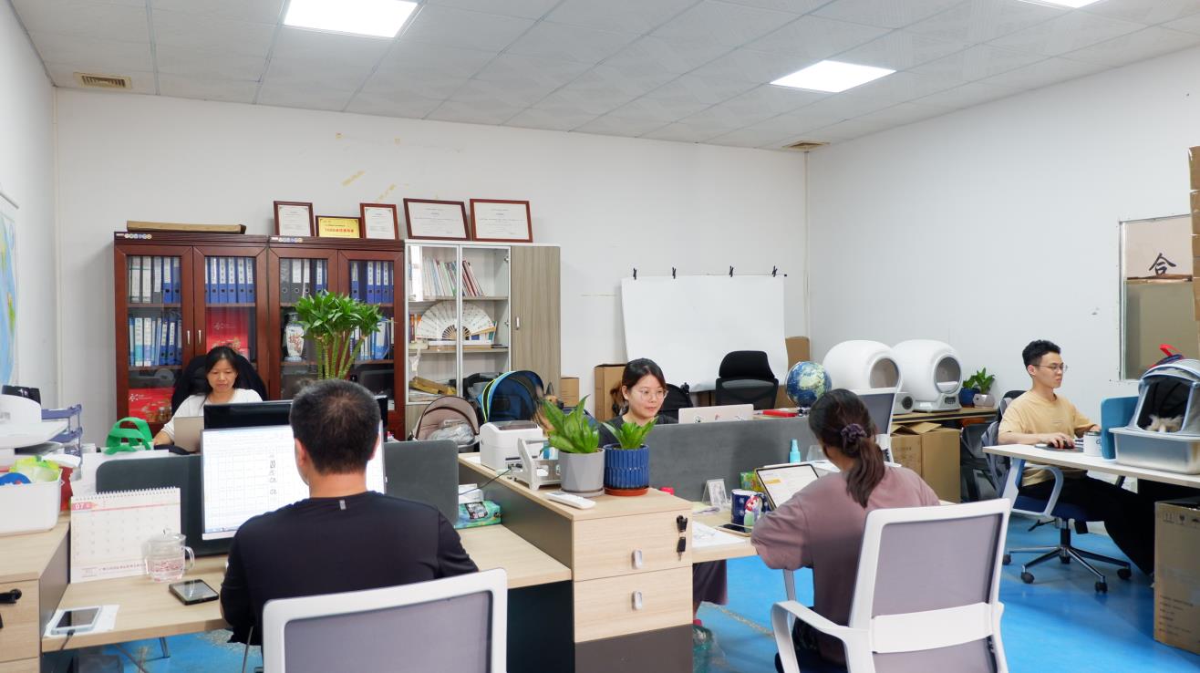 Zhongshan Petroom Life Technology Co., Ltd. Smart Cat Litter Box