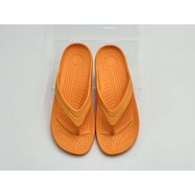 The new men's flip-flops are popular for summer outdoor fashion simple clip-on beach slippers