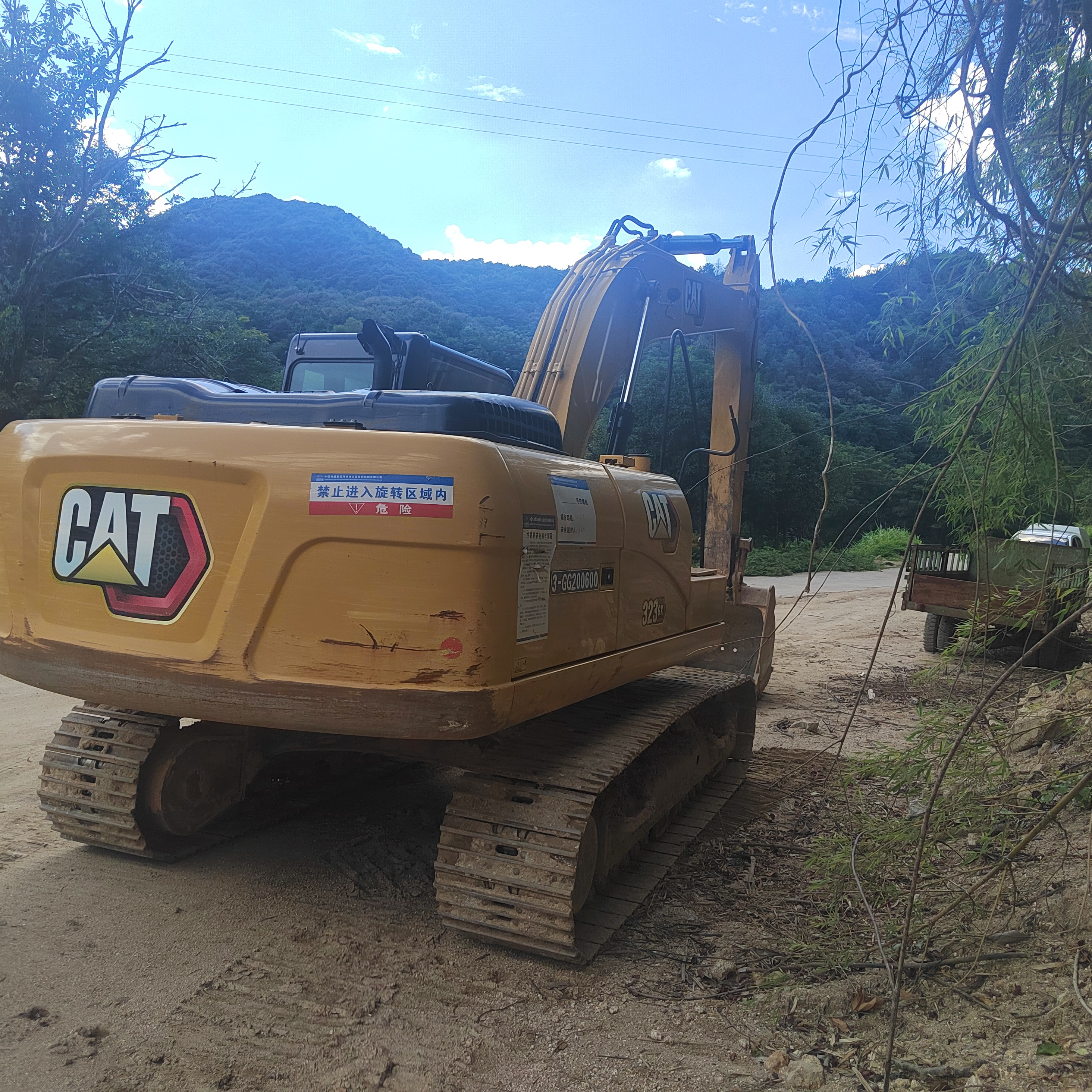 Efficient Heavy Construction Equipment High-Quality Used Excavator Machine CAT323
