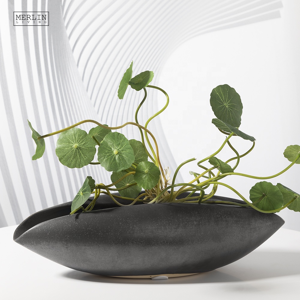 Merlin Unique short black table vase modern decorative metal flower vase bud antique ceramic vintage plant vases for home decor