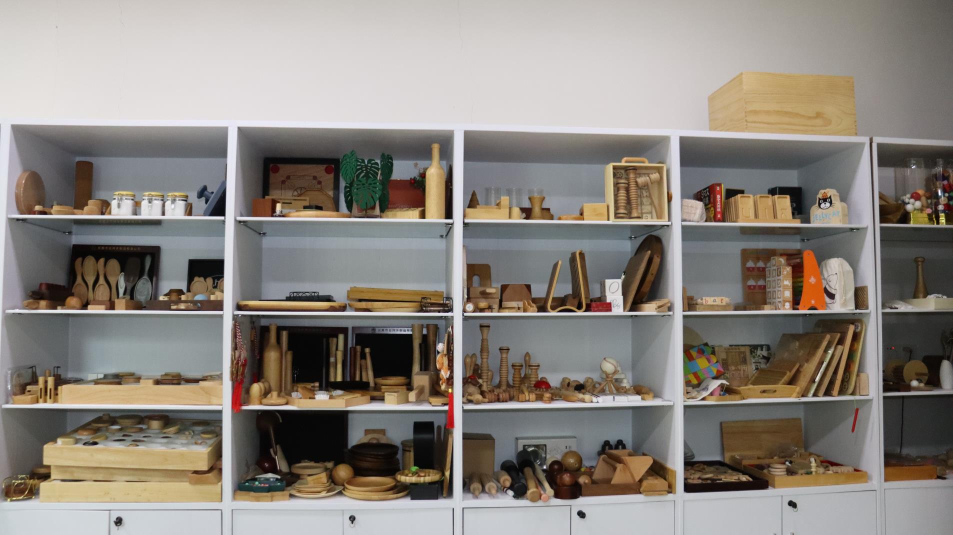 Dongguan Hongxing Wooden Craft Co., Ltd. Wooden Furniture