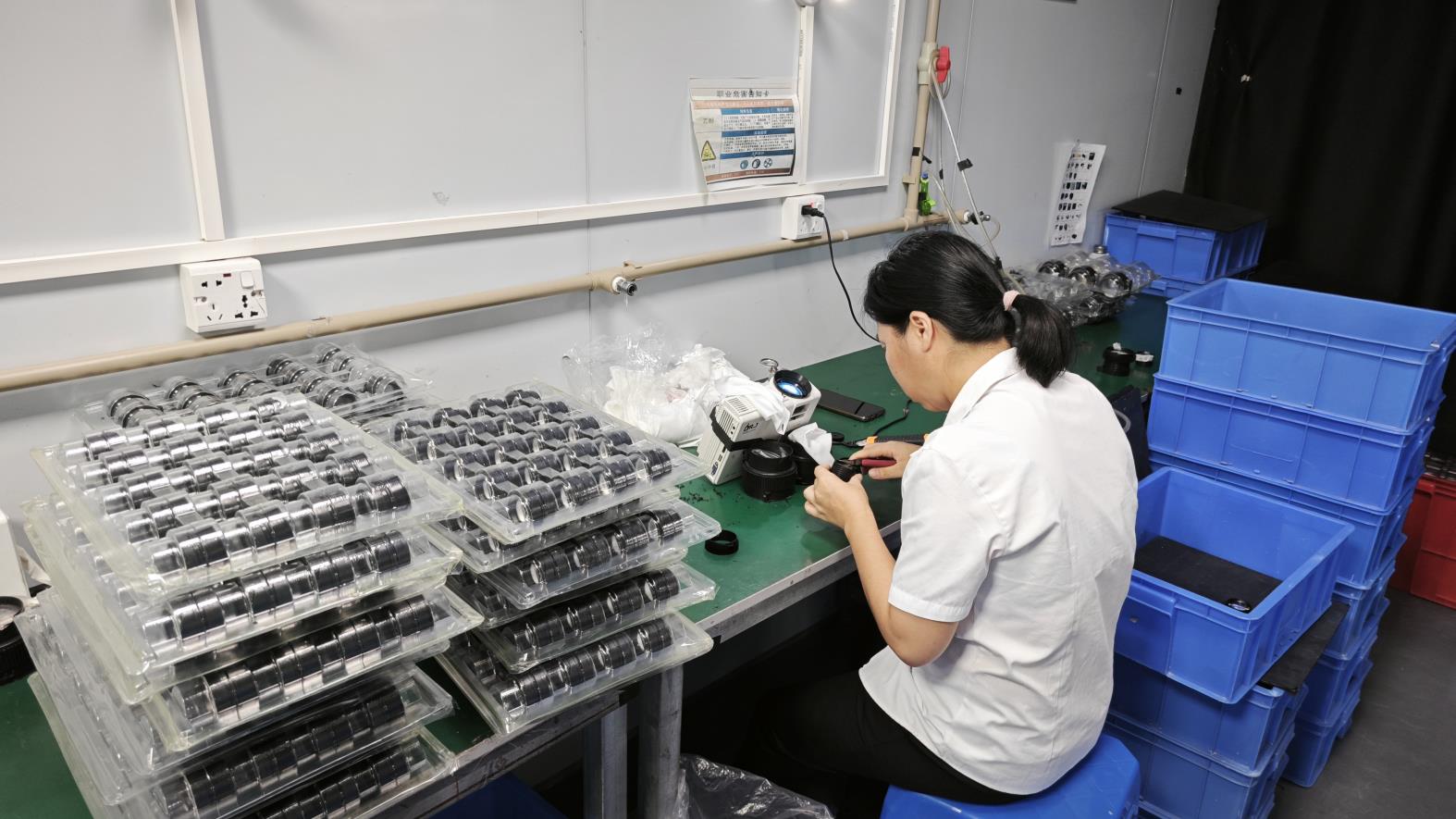 Shenzhen Aokang Technology Co., Ltd. Mini Projectors
