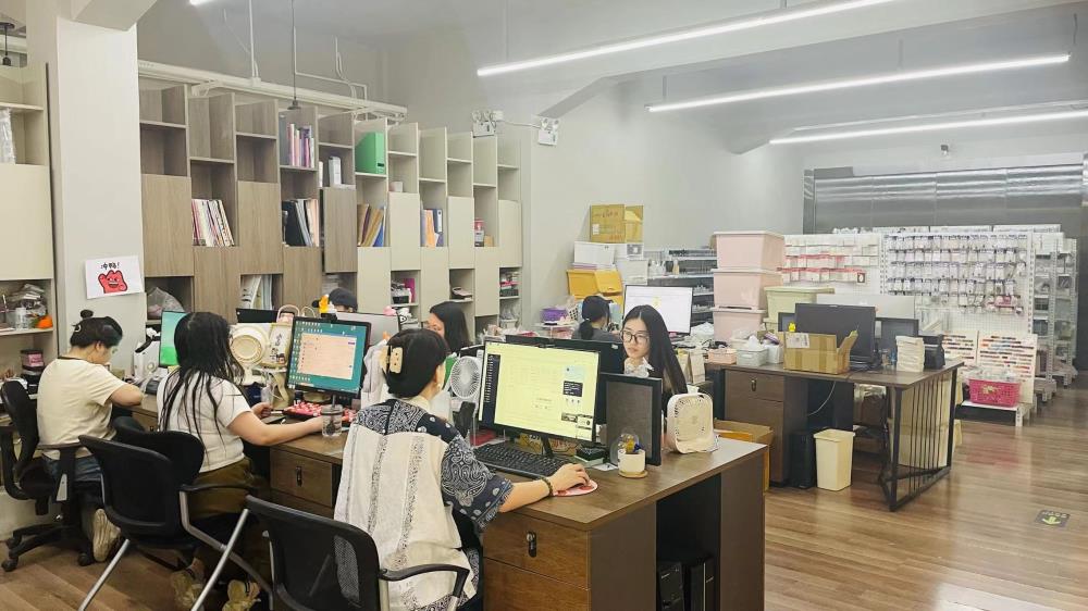 Luyingsha Art Design (beijing) Co., Ltd. Nail Brushes