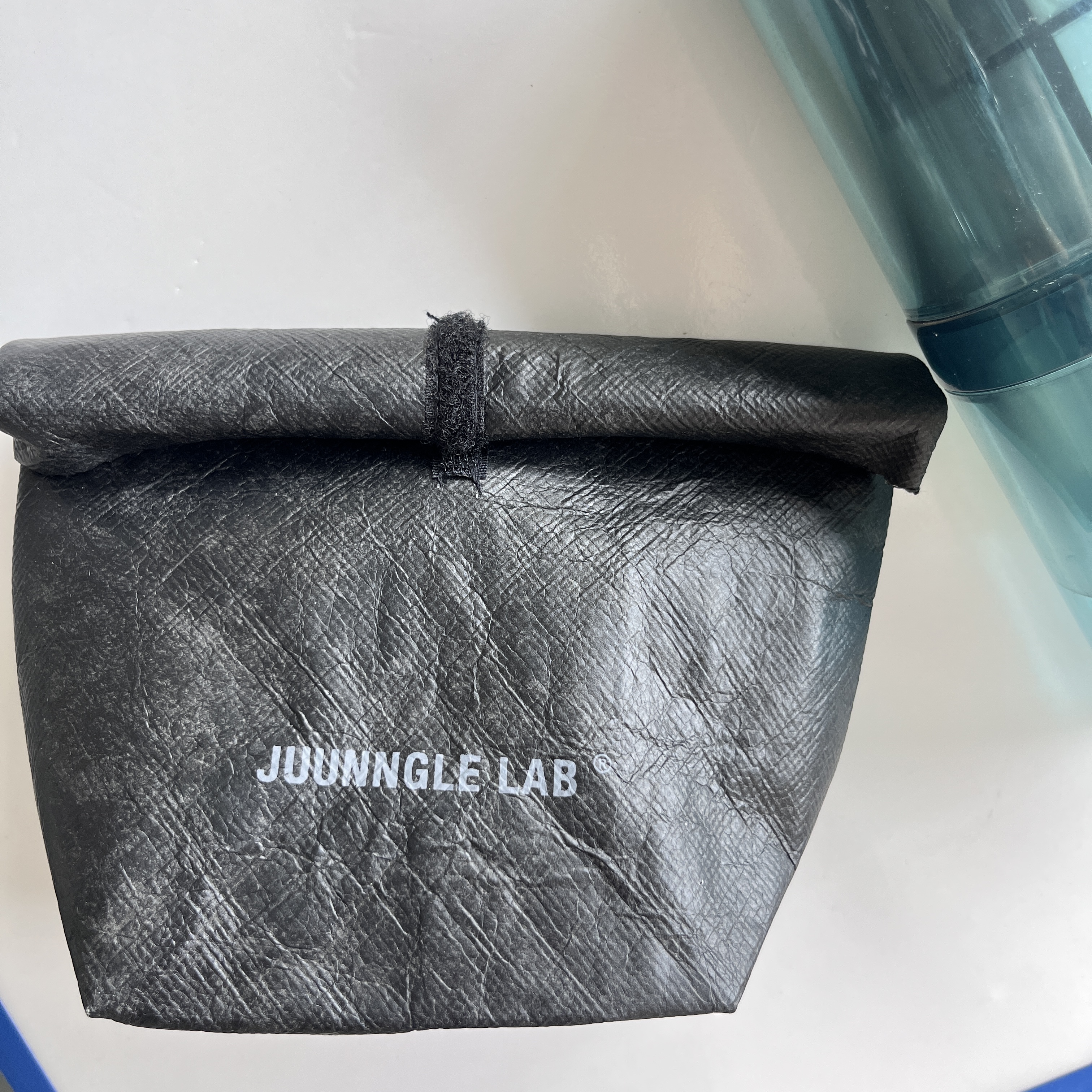Shenzhen Huahongchang Packaging Products Co., Ltd. Wholesalers moisture-proof and environmentally friendly DuPont paper bags of small folding paper bags of packaging jewelry bags