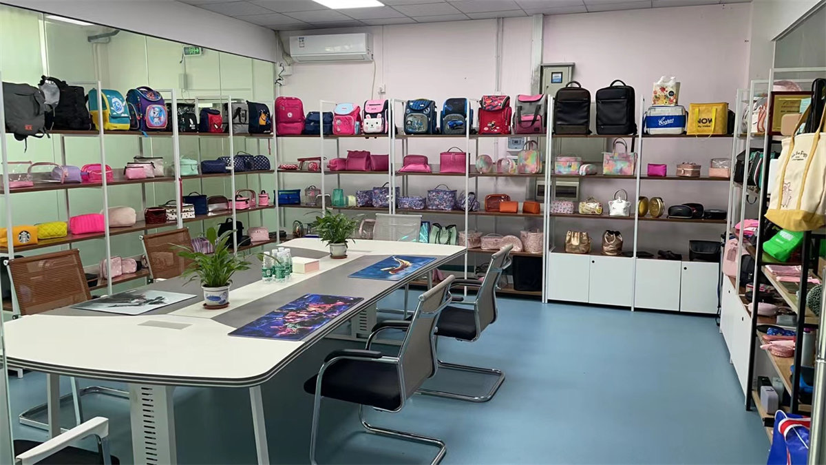 Dongguan Qiaotou Pinyi Bags Co., Ltd. School Bag