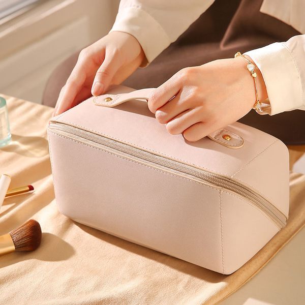 OEM private label Makeup Cosmetics bag hand bag private logo