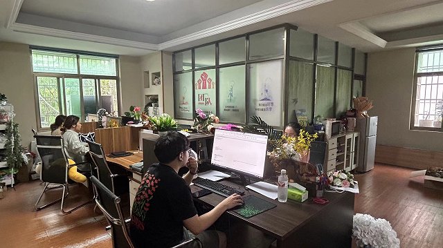 Yiwu Season Import And Export Co., Ltd Artificial flowers