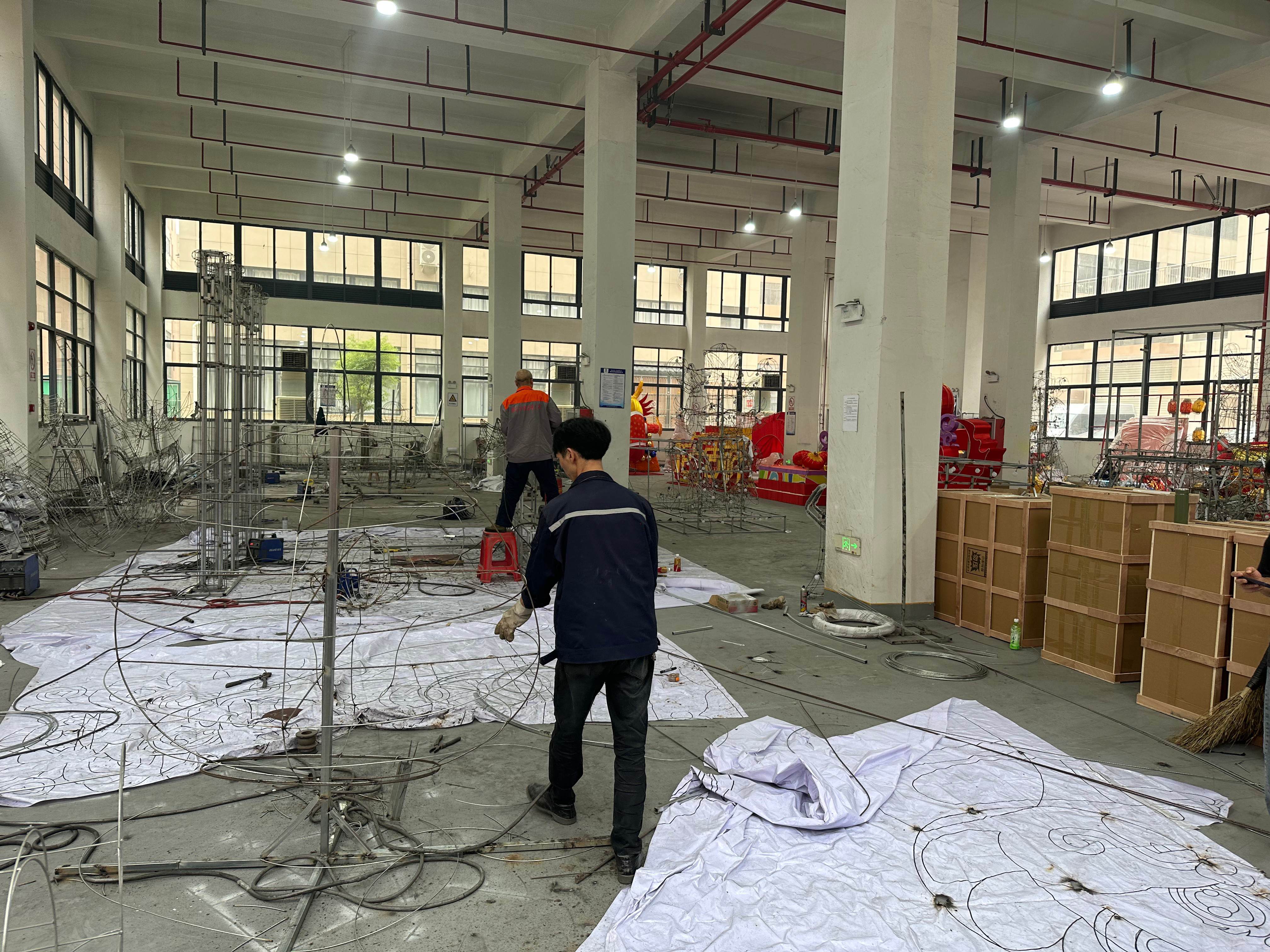 Yiwu Hongjun Landscape Engineering Co., Ltd. Fiberglass Polar Bear Statue