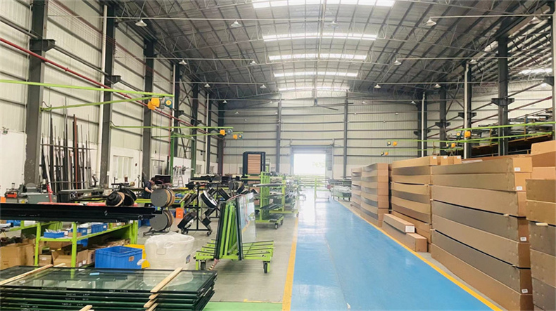 Foshan Uogele Decoration Material Technology Co., Ltd. Zip Roller Blinds