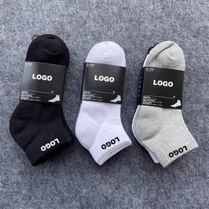Bulk High Quality Knitted Embroidery Jacquard Custom Made Printed Logo Solid Black White Cotton Anti-Skid Socks Men Embroidered