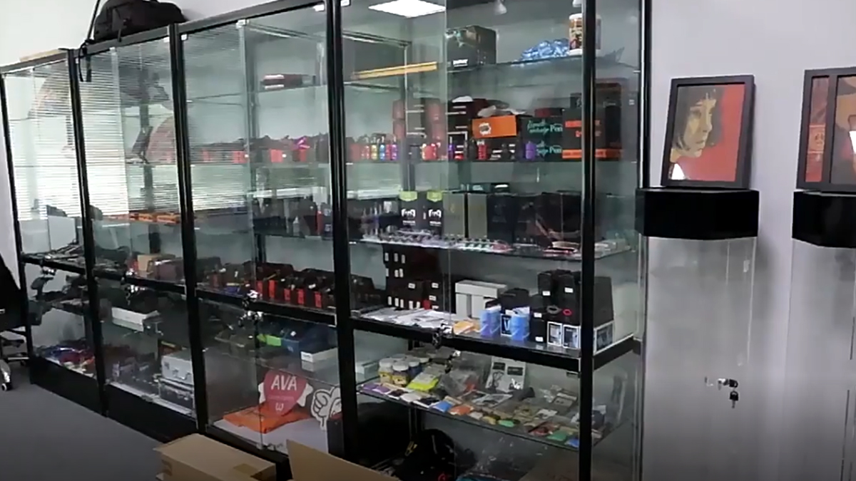 Yiwu City Lark Supply Chain Management Co., Ltd. mobile phone accessories
