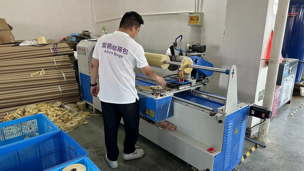 Yiwu Alice Bags Co., Ltd. Wallet