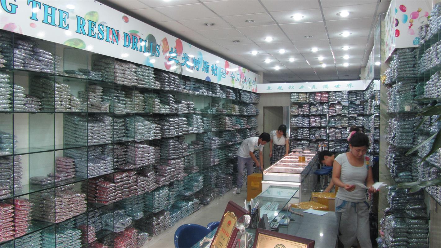 Yiwu Sanfang Jewelry Accessories Firm Crystal Earrings
