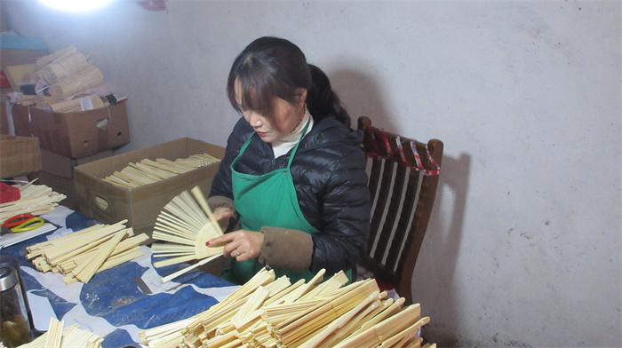 Fuzhou Linkchn Import And Export Co., Ltd. Wooden Hand Fans