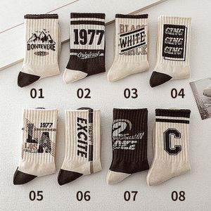 Wholesale Breathable Comfy Casual Unisex Socks  Men's Retro Letter Pattern Crew Socks