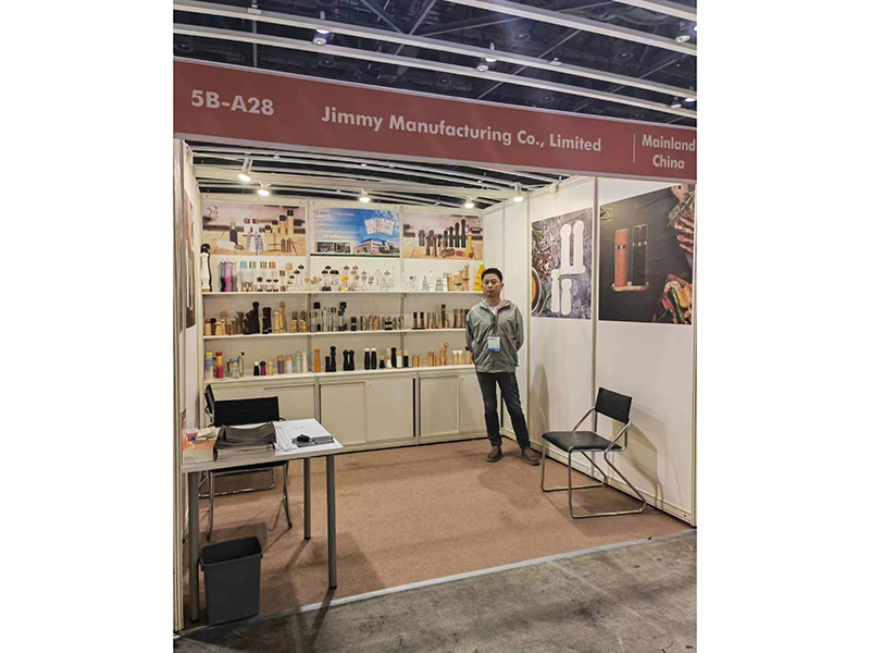 Jimmy Manufacturing Co., Limited Salt Shakers
