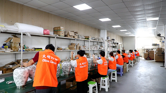 Dongguan Huoming Household Lighting Co., Ltd. Table Lamp