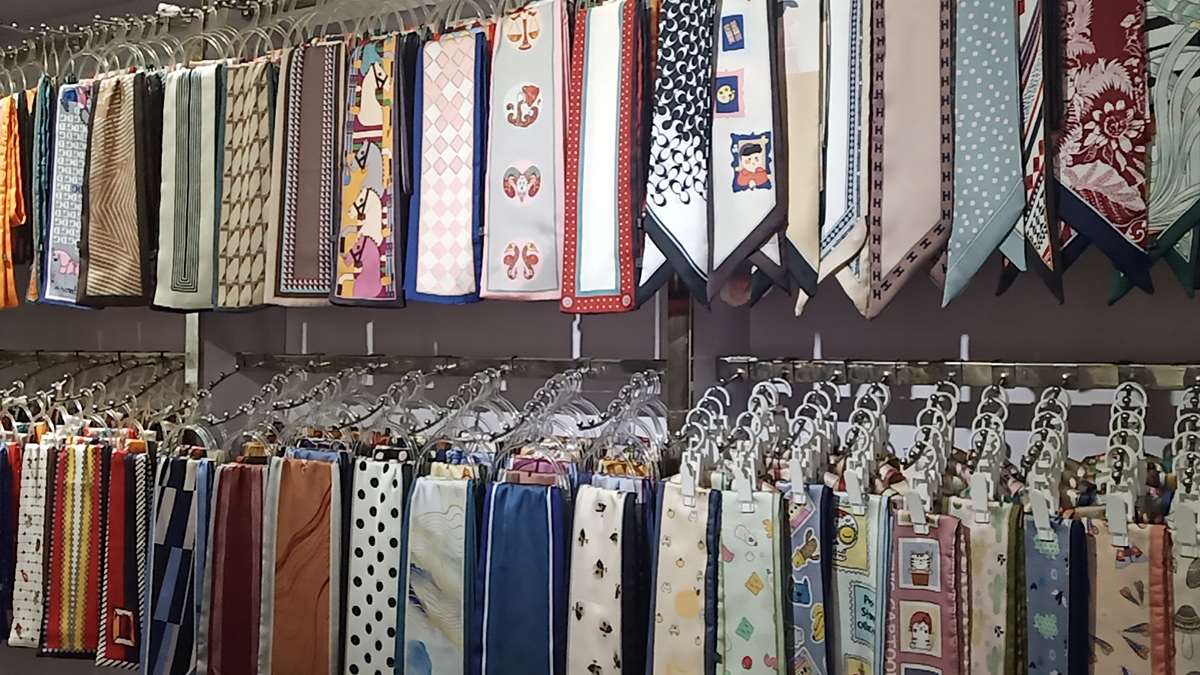 Yiwu Hongzhi Clothing Firm Shawls