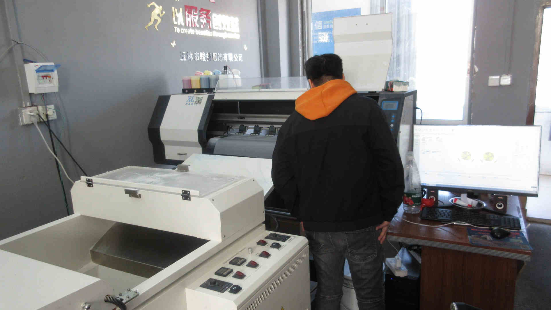 Yulin Junxiu Fashion Accessories Co., Ltd. factory image 4