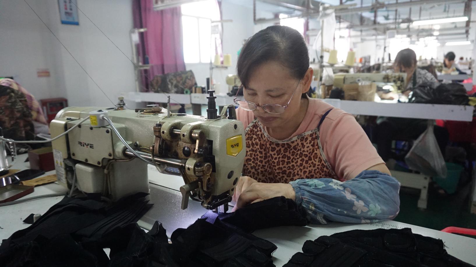 Guangzhou Master Gloves Co., Ltd. Water Resistant Performance Gloves