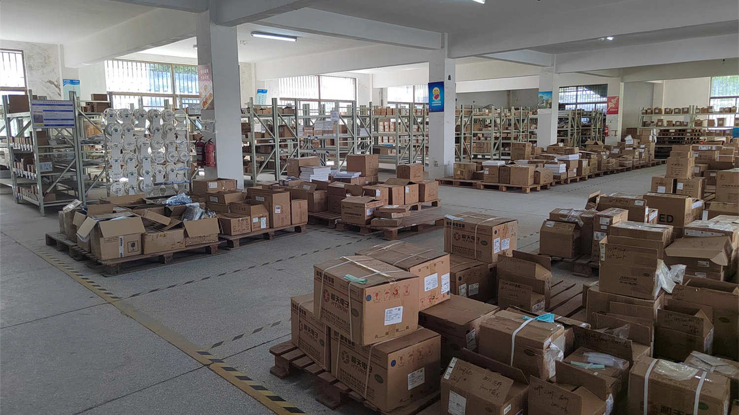 Nantong High Home Co., Ltd. LED Desk Lamp