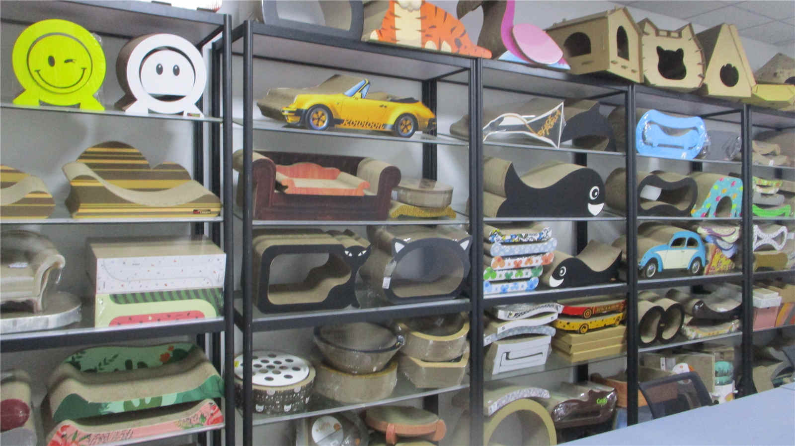 Dongguan Mingjian Industrial Co., Ltd. Cat Scratcher