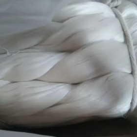 China Factory Undyed Mulberry Raw Silk 20/22D 4A Grade Yarn 100% Pure Mulberry Raw White Pure Silk Yarn for Weaving and Knitting