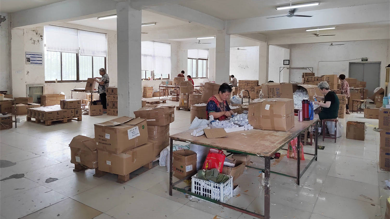 Nantong High Home Co., Ltd. LED Desk Lamp
