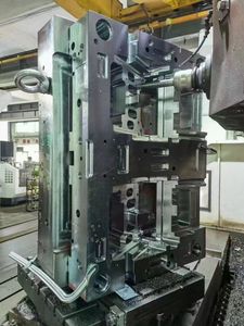 High Precision Auto Type/Machinery Mold Plastic Parts Die Casting Mold Base