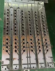 Factory Injection Mold Base Manufacturing Professional Mold Plastic Auto Lamp Mold