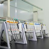 Distinguishing Volume by Different Colors Adjustable Volume Solution Transfer Pipette