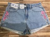 Denim Ladies Shorts Pants with Embroidery Flower for Women