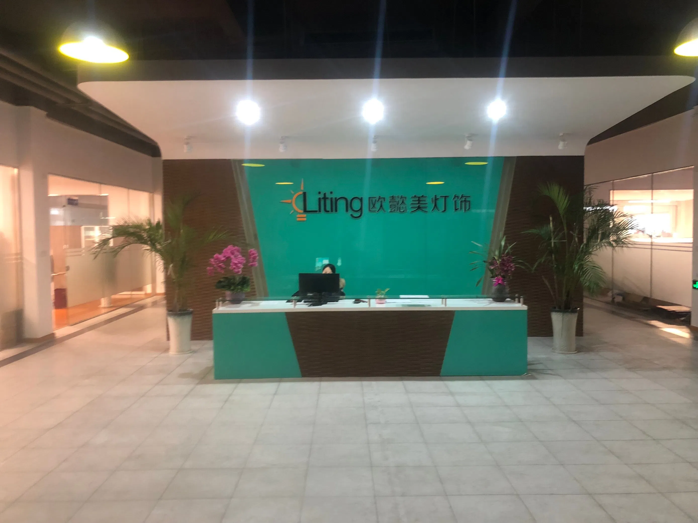 Ningbo Ou Yi Mei Home Lighting Co., Ltd. Table Lamps
