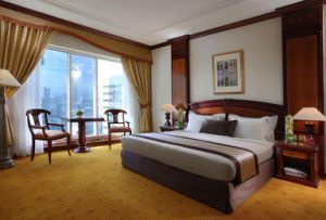 Chinese Custom Made Antique Guest Room Villa Home Wooden King Size Bed Luxury Hotel Bedroom Furniture