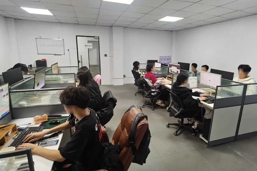 Quanzhou Maoer Trading Co., Ltd. sneakers